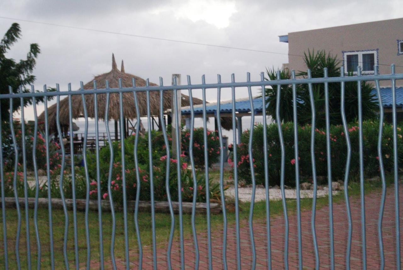 Las Olas Beach House Hotel Sabana Westpunt Exterior foto